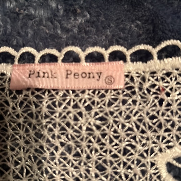 Sleeveless - Picture 3 of 3